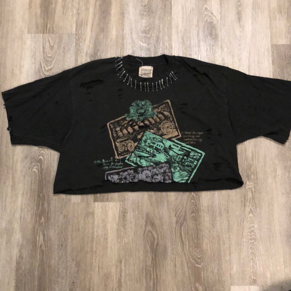 UNIQUE CROP TOP